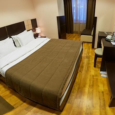 Hotel Lilia Yerevan Exterior photo